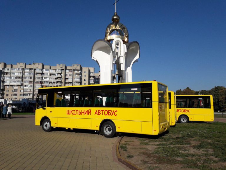 «БОГДАН» ПЕРЕДАВ ПАРТІЮ ШКІЛЬНИХ АВТОБУСІВ УЧНЯМ ВОЛИНСЬКОЇ ОБЛАСТІ