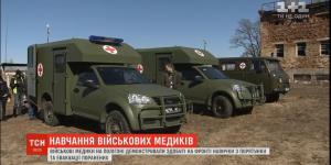 ПОРАНЕНИХ ТА ТРАВМОВАНИХ РЯТУЮТЬ З ПОЛЯ БОЮ НА СУЧАСНІЙ ТЕХНІЦІ. ВІДЕО