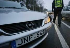 КИЇВ ЗНОВУ ЗУПИНИЛИ МІТИНГАРІ НА ЄВРОНОМЕРАХ: ПОЛІЦІЇ СЛІД ПЕРЕВІРИТИ СОТНІ СВАВІЛЬНО ПРИПАРКОВАНИХ АВТО
