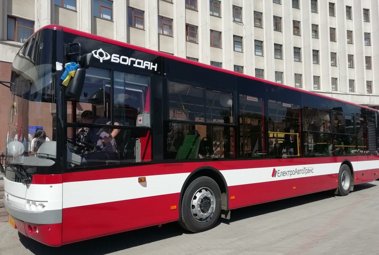 ІВАНО-ФРАНКІВСЬК ОТРИМАВ ПЕРШУ ПАРТІЮ З 24 НОВИХ СУЧАСНИХ АВТОБУСІВ «БОГДАН»