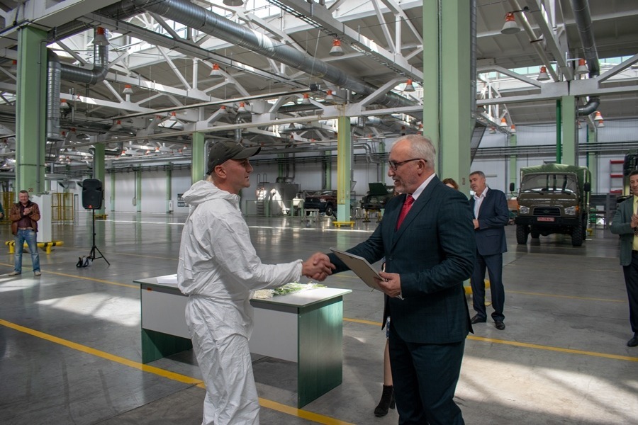 У ЧЕРКАСАХ ВІДЗНАЧИЛИ НАЙКРАЩИХ МАШИНОБУДІВНИКІВ. ФОТО