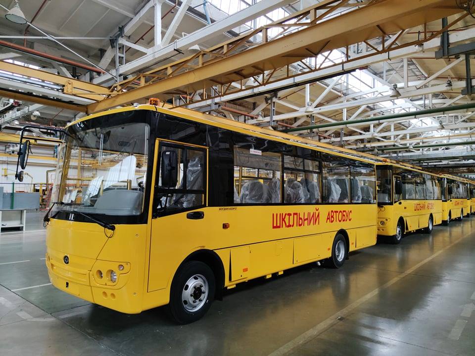 НОВІ «ШКОЛЯРІ» НЕВДОВЗІ КУРСУВАТИМУТЬ УКРАЇНСЬКИМИ ДОРОГАМИ. ФОТО