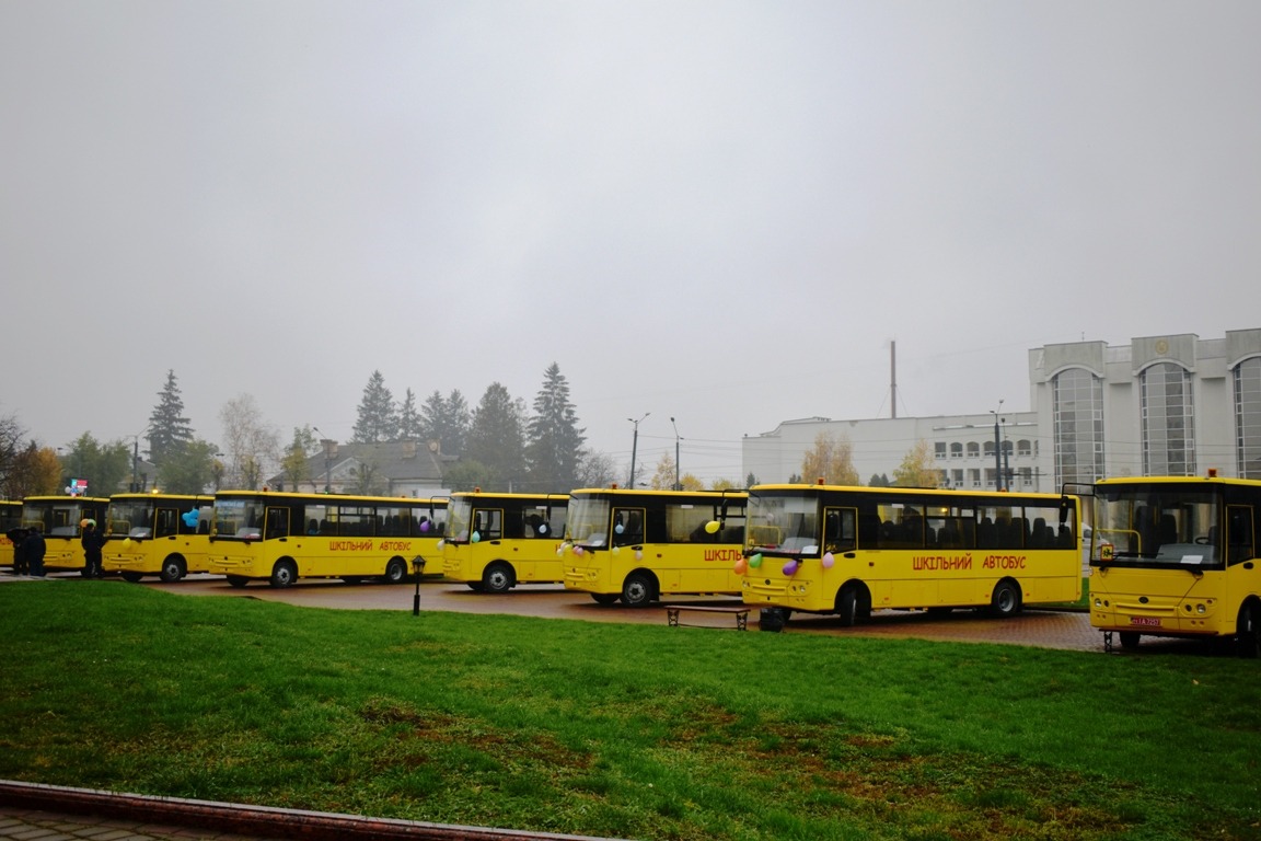 «БОГДАН МОТОРС» ПЕРЕДАВ ДЛЯ ШКІЛ ВОЛИНІ 15 ШКІЛЬНИХ АВТОБУСІВ  «БОГДАН А22412»